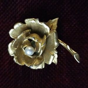 VTG Flower Pearl Goldtone Brooch